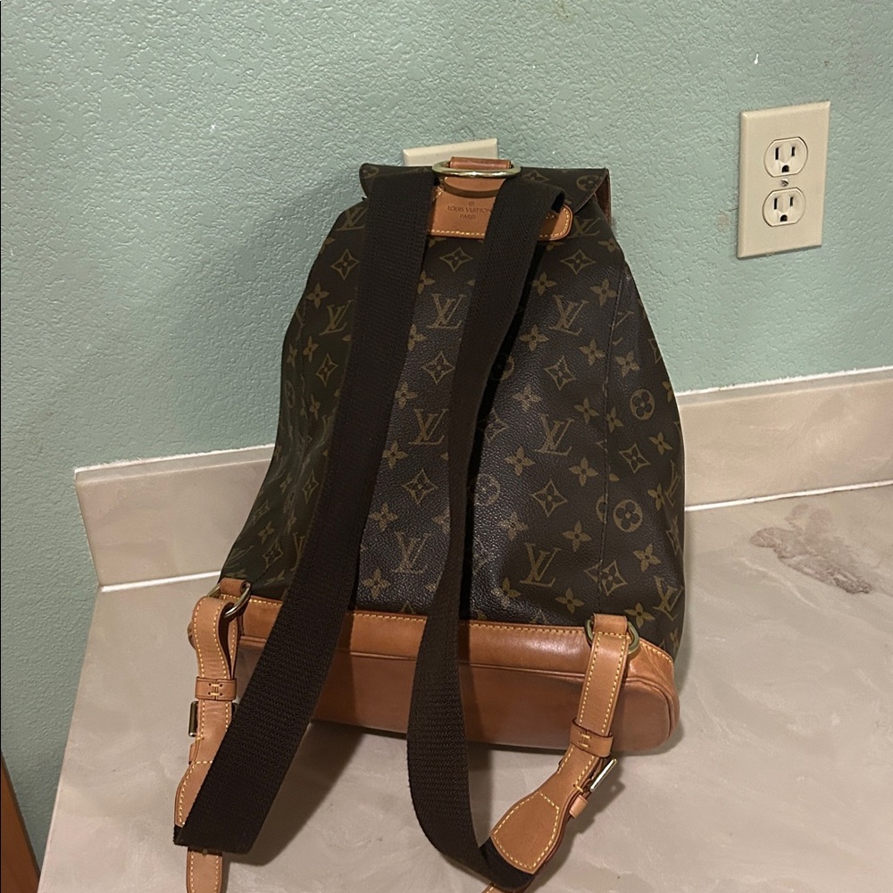 LV Montsouris backpack - Picture 12 of 13